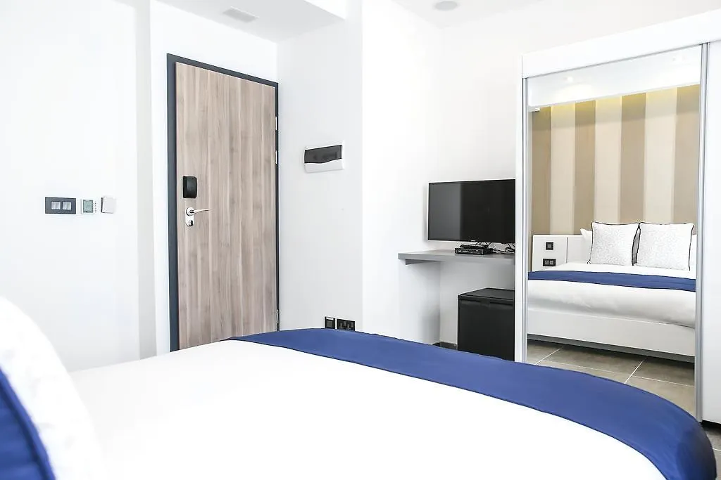 Pebbles Boutique Aparthotel Σλιέμα